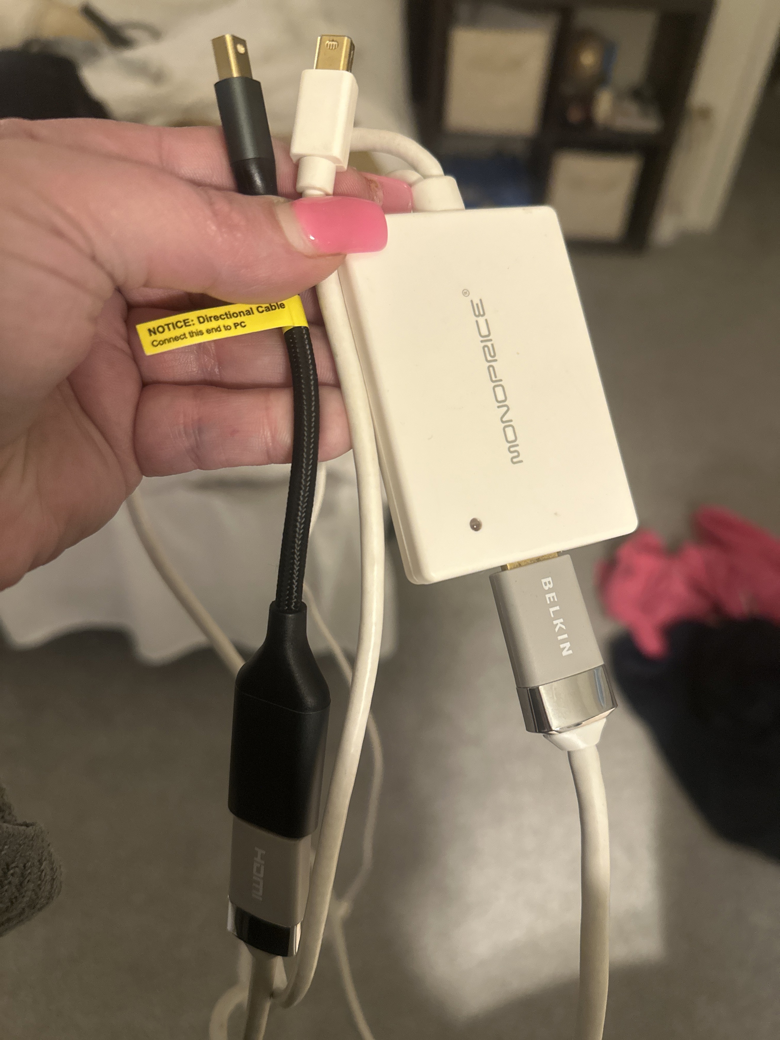 this just shows the 2 MDP (not thunderbolts) with the HDMI working as a bridge (can’t think of a better word to describe the setup) 